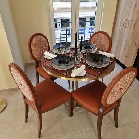 Aston La Scala Residencia Niza